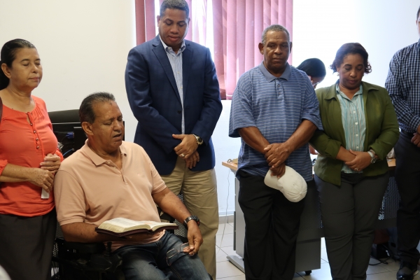 Director de la ONDA abre espacio para la oración en la ONDA