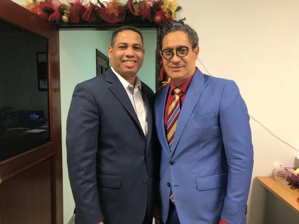 El director de la Oficina Nacional de Derecho de Autor (ONDA), doctor Trajano Santana, recibió en su despacho al famoso diseñador dominicano Tony Boga