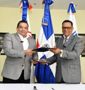 Directores de BNPHU y ONDA firman acuerdo para beneficiar a los escritores