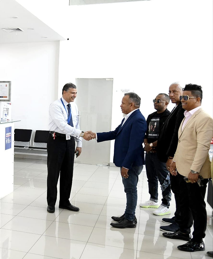Eduard-Ramos-recibe-a-la-comitiva-de-Sgacedom