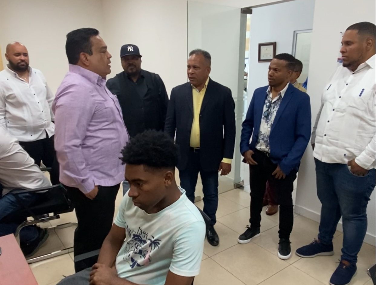 El-director-de-la-ONDA-conversa-con-autores