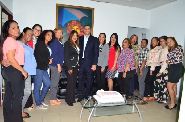 El director de la ONDA dice laboriosidad de empleadas hace crecer esta institución