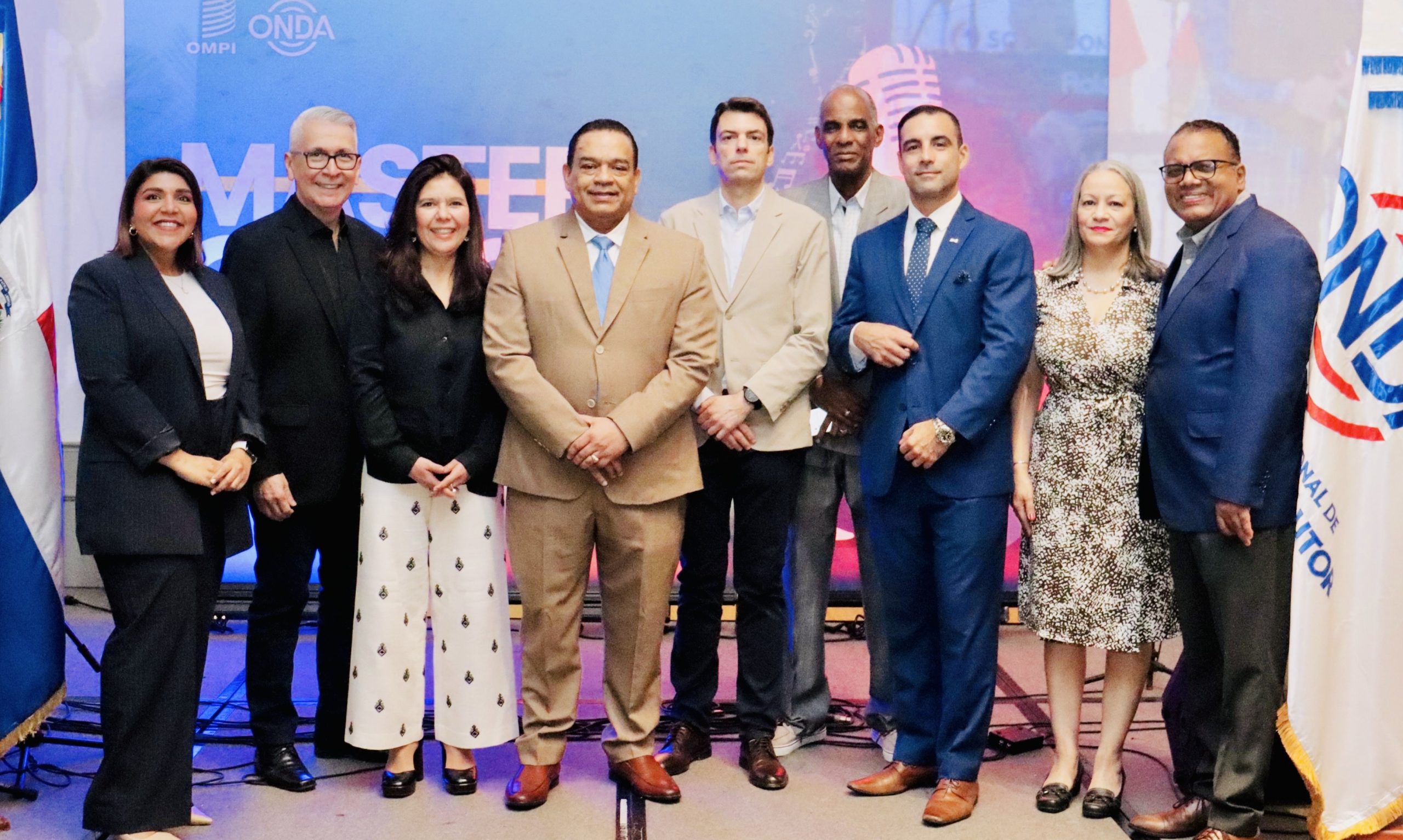 El director de la ONDA y expositores en el MasterClass.