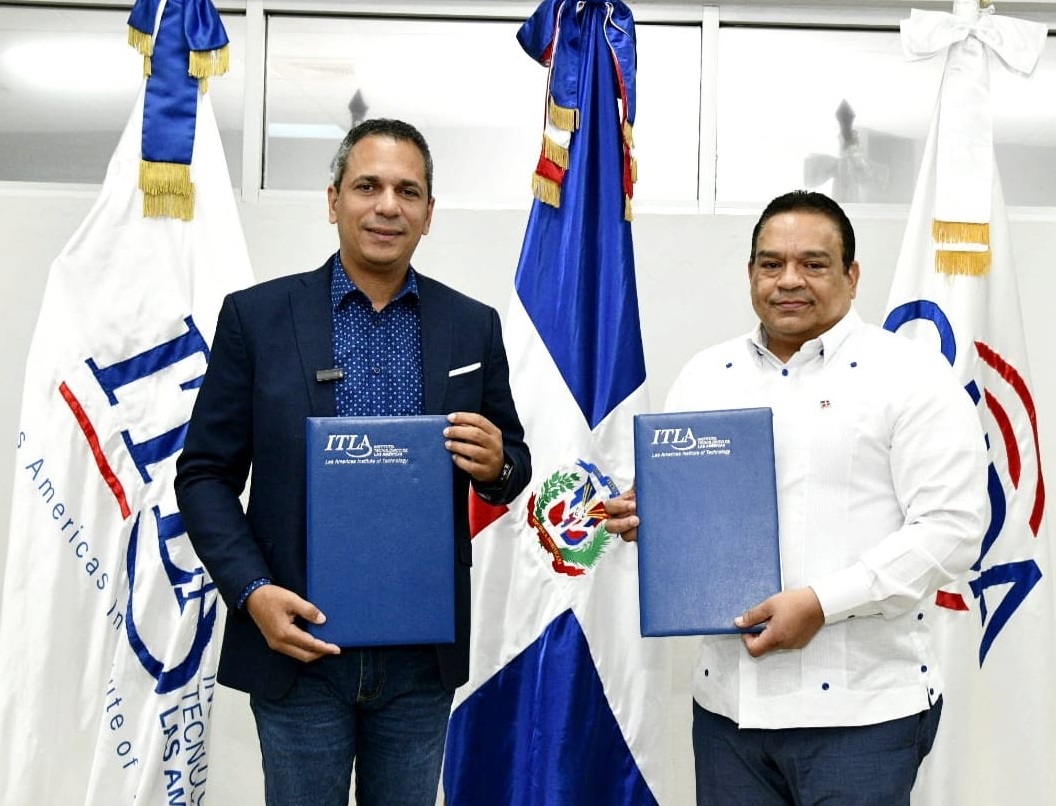 El-director-general-de-la-ONDA-Jose-Ruben-Gonell-Cosme-y-el-rector-del-ITLAS-ingeniero-Omar-Mendez-Lluberes