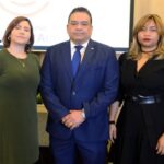 Los 27 primero formadores en derecho de autor graduados en diciembre del 2022.