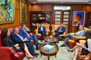 El procurador general de la República recibe información sobre los programas de la Academia de la OMPI