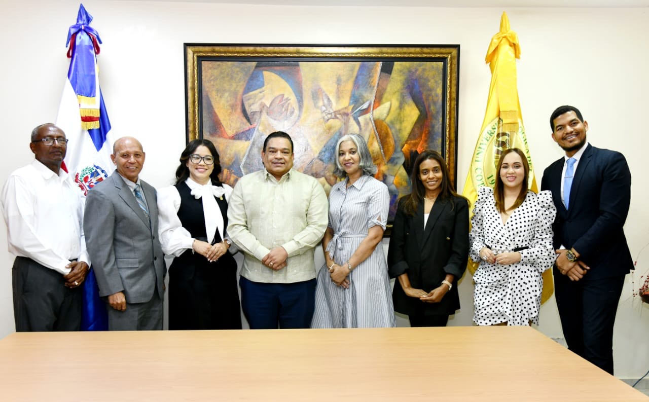 Estudiantes y profesores de UTECO se actualizan sobre el Derecho de Autor en RD