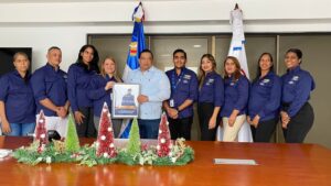 Gonell-Cosme-acompanado-de-la-Comision-de-Etica-de-la-ONDA