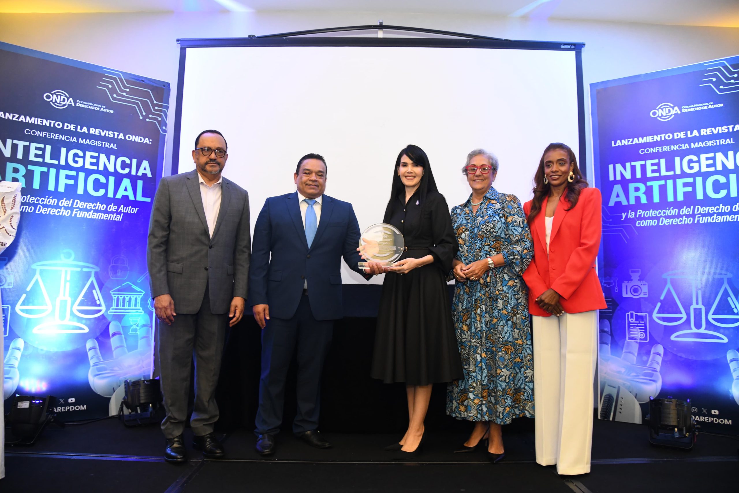 La ONDA celebra Día Mundial del Libro y el Derecho de Autor; reconoce a Army Ferreira y a poeta Tony Raful