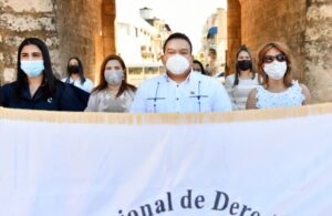 Onda deposita ofrenda floral en conmemoración del 177 aniversario de la Independencia Nacional