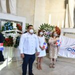 Onda deposita ofrenda floral en conmemoración del 177 aniversario de la Independencia Nacional