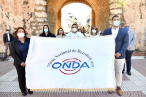 Onda deposita ofrenda floral en conmemoración del 177 aniversario de la Independencia Nacional