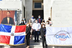 Onda deposita ofrenda floral en conmemoración del 177 aniversario de la Independencia Nacional