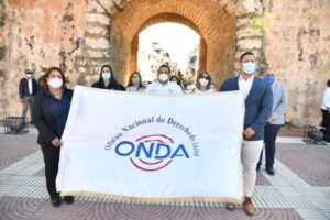 Onda deposita ofrenda floral en conmemoración del 177 aniversario de la Independencia Nacional