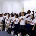 Jovenes estudiantes de arte participantes en el taller de formación.