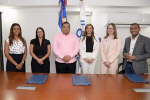 La firma del acuerdo de la ONDA con ADOPI fue encabezado por ejecutivos de ambas entidades.