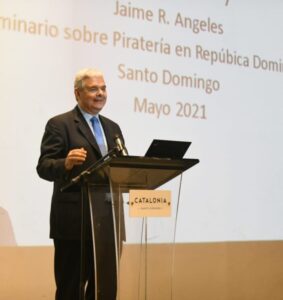 Expertos dicen auge de la piratería es preocupante en República Dominicana - Gobierno y empresas de telecomunicaciones pierden US$400 millones al año