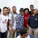 Ramon Orlando y grupo de jovenes