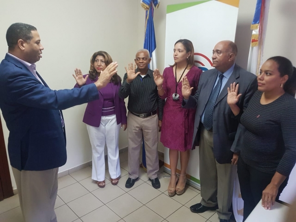 Trajano Santana juramenta Comité de Compras y Contrataciones de la ONDA