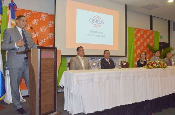 Trajano Santana ratifica compromiso con el desarrollo de la industria creativa nacional