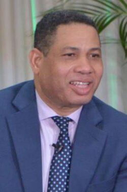 Trajano Santana resalta cualidades de las madres en su Día