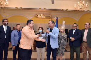 Decenas de personas asisten al conversatorio sobre derecho de autor en San Juan de la Maguana