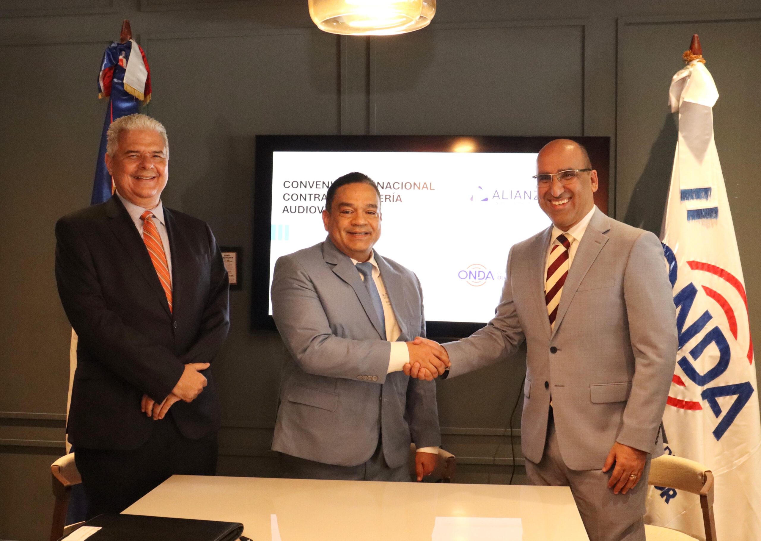 onda y la alianza se dan la mano