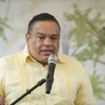 director de la onda en tarima