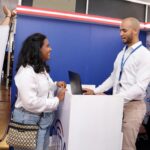 Evelin Maciel Liriano registra obra en expo vega