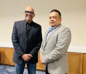 El director de la ONDA y Herb Payan.