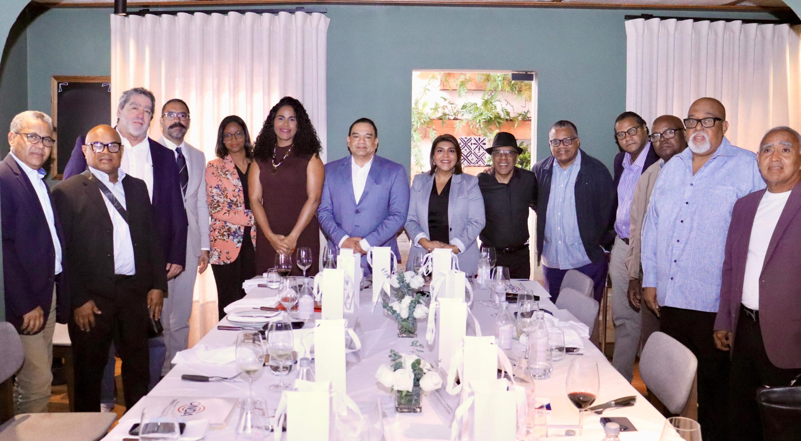 Funcionarios de la ONDA junto a  directivos de las Sociedades de Gestión Colectiva de Derecho de Autor en la reunión anual.