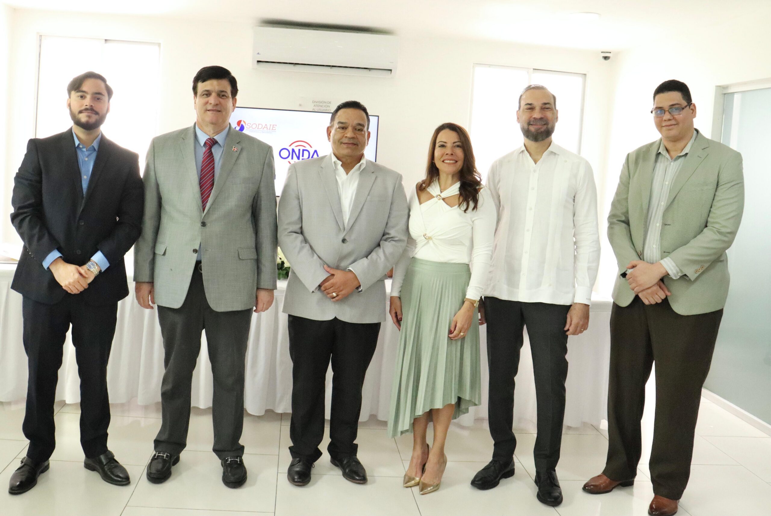 El director de la ONDA, y colaboradores