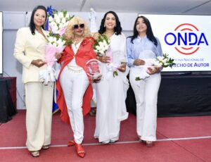 Fefita La Grande, junto a India Canela, María Díaz y Raquel Arias.